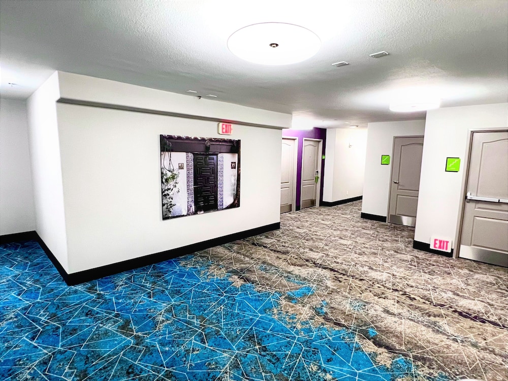 La Quinta Inn & Suites by Wyndham Pharr North McAllen 32/58