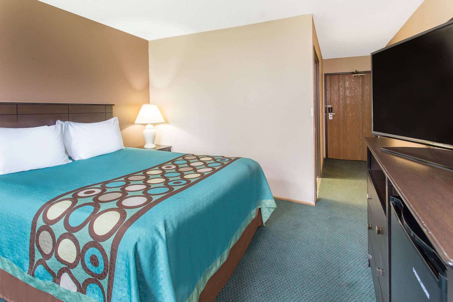 Super 8 by Wyndham Austin MN 3/9