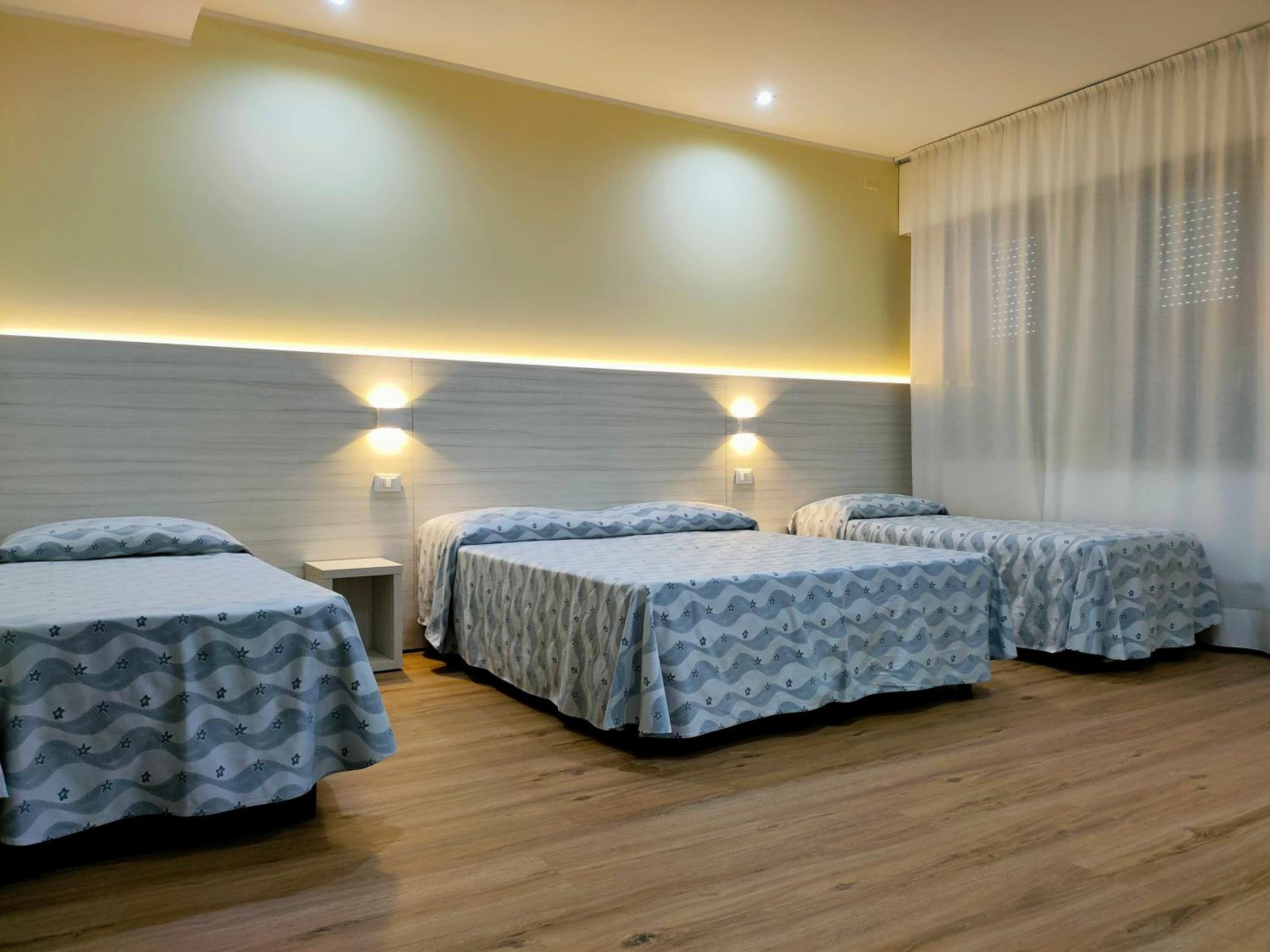 Room, Quintuple, 3 Beds, Queen Bed