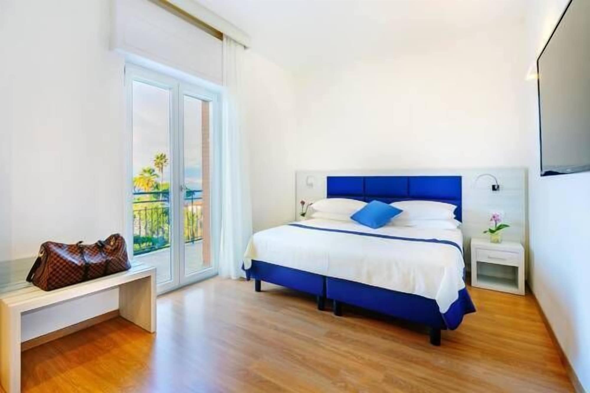 SUPERIOR, DOUBLE OR TWIN BED, SEA VIEW, BALCONY
