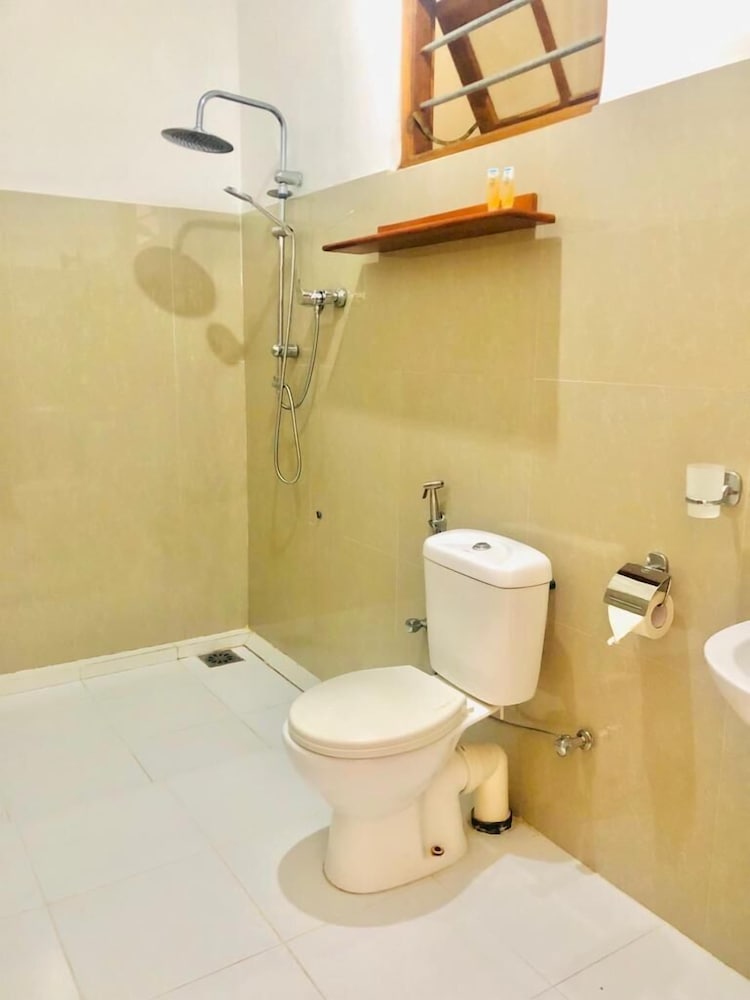 Mirissa Beach Inn 44/50