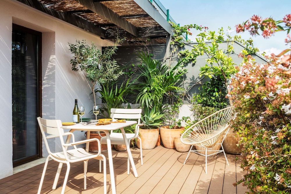 ALEXANDRA BARCELONA HOTEL CURIO COLLECTION BY HILTON in BARCELONA