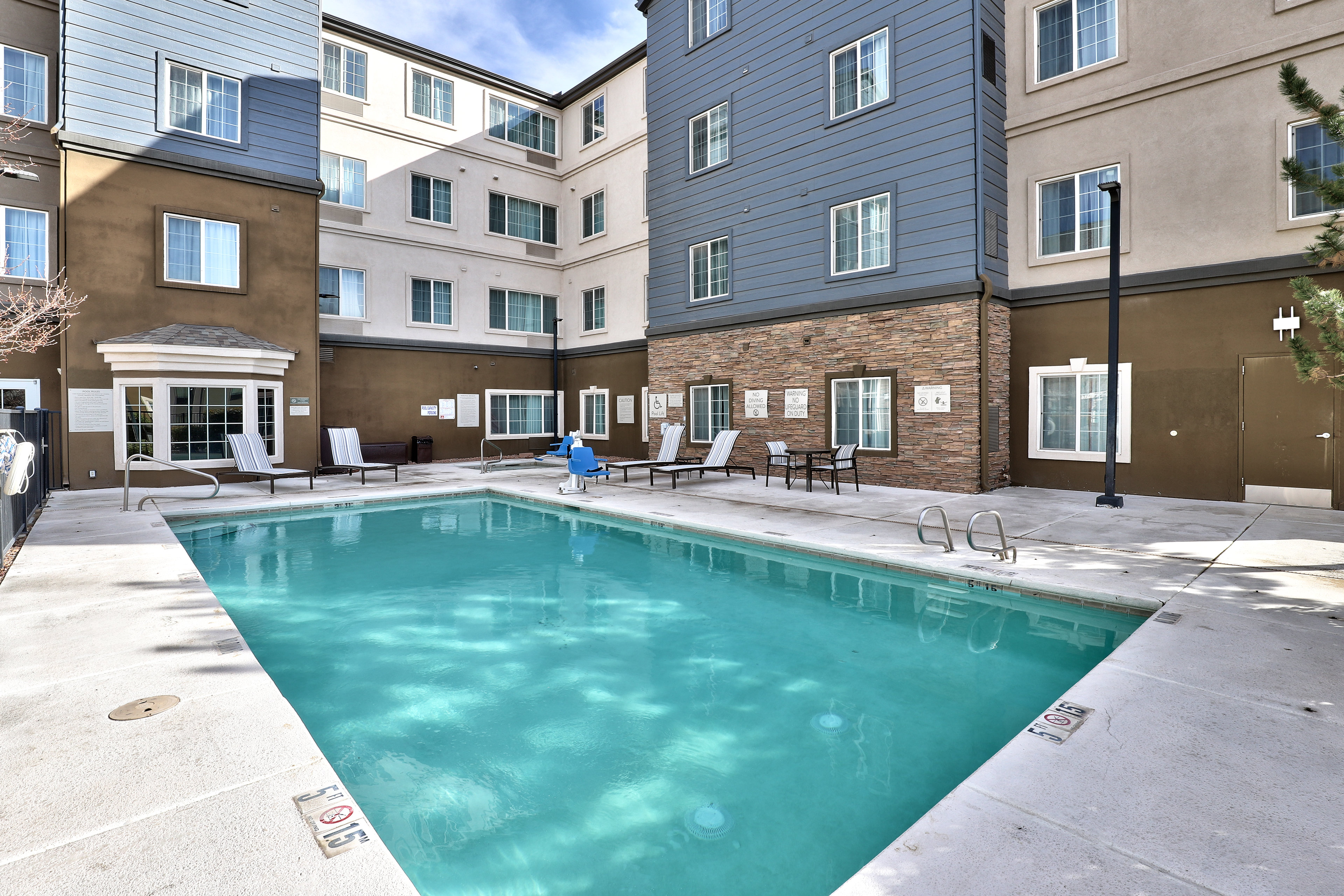 Staybridge Suites Albuquerque Airport 57/59