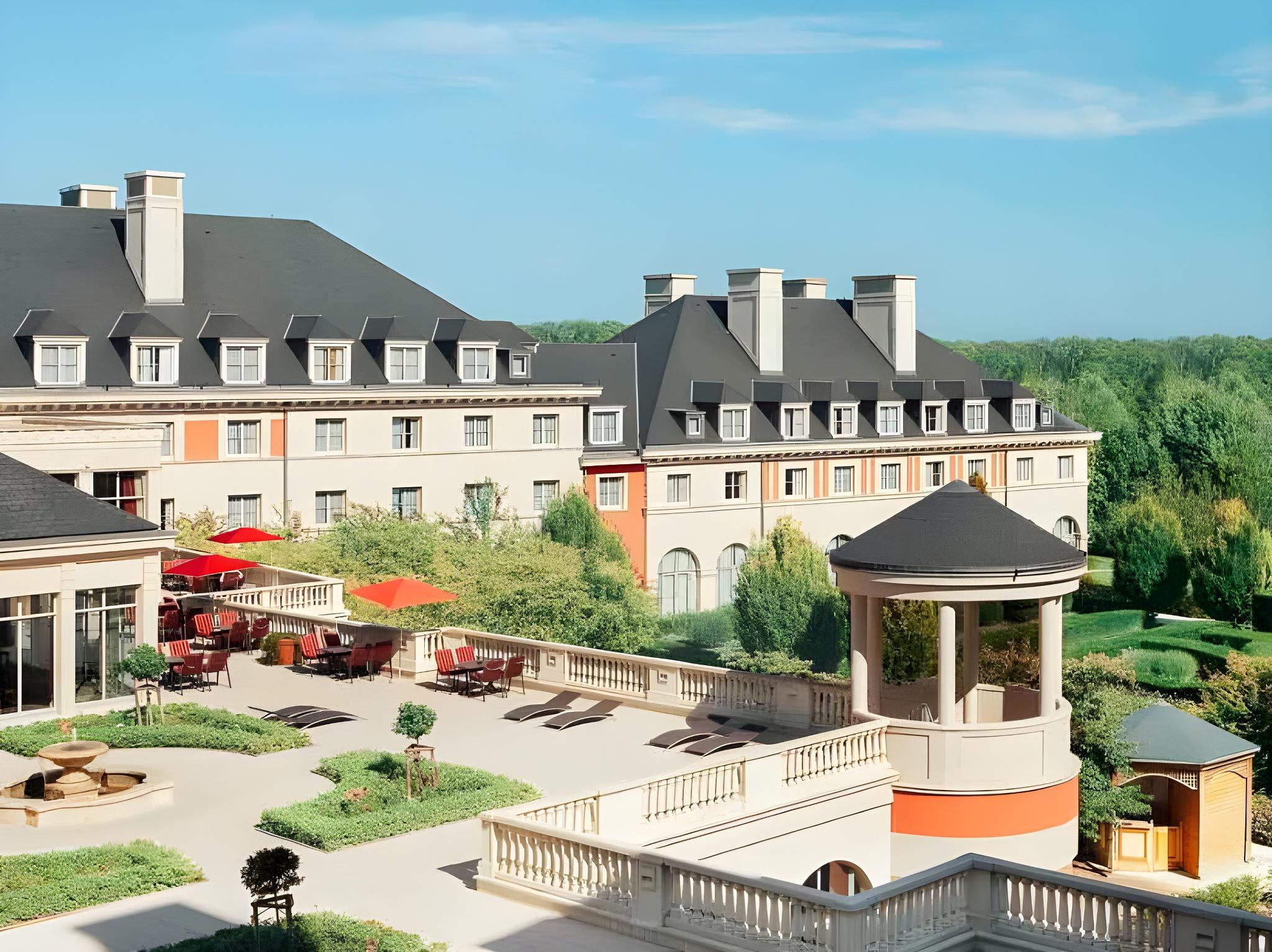 Dream Castle Hotel in MAGNY-LE-HONGRE