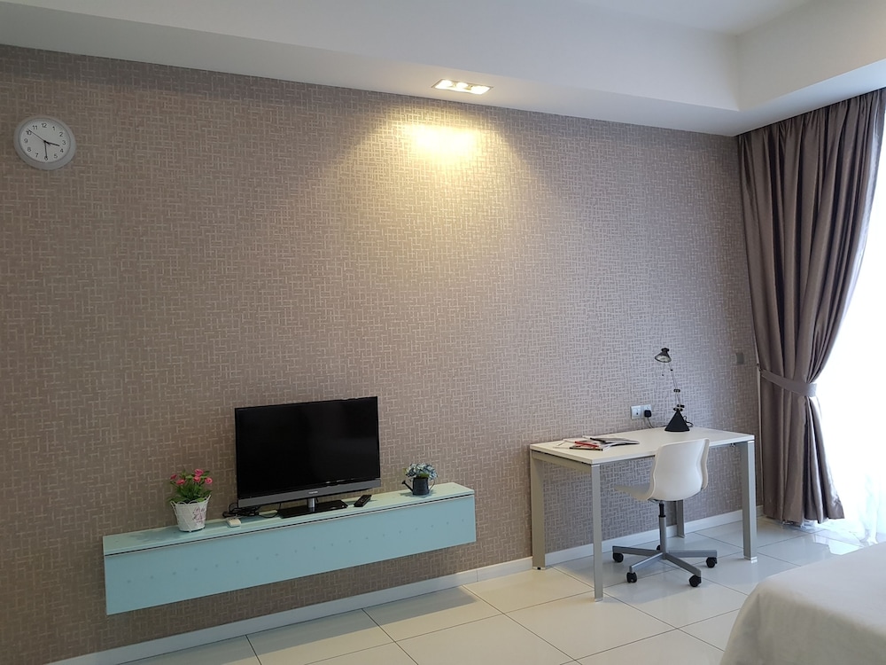 A Place Define Happiness In M Suite Klcc 35/50