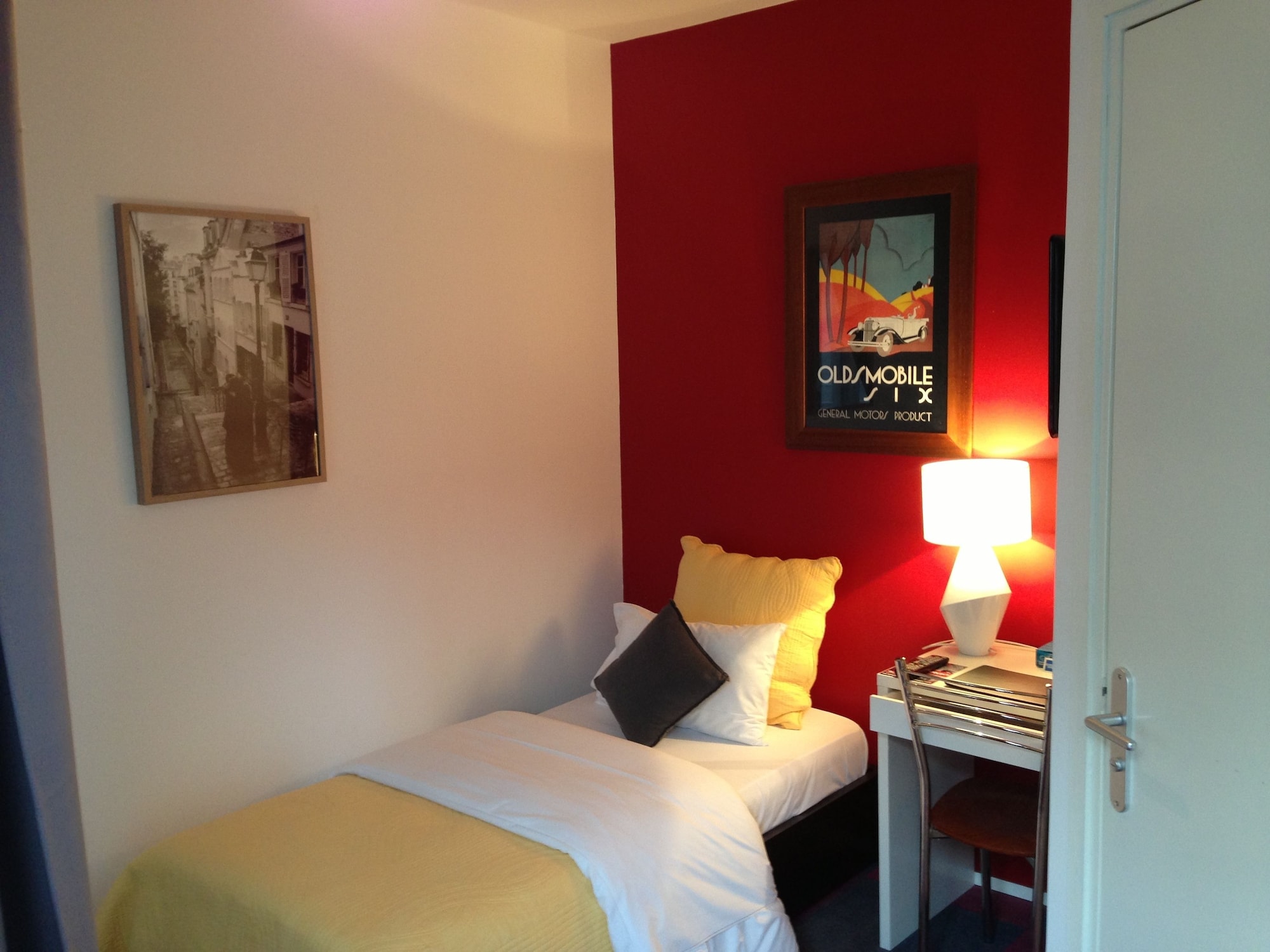 ROOM, SINGLE