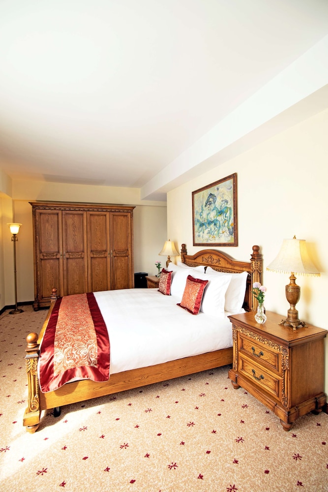 Kempinski Hotel Khan Palace 26/81