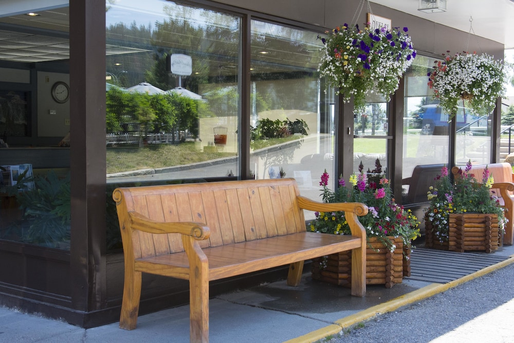 Tonquin Inn Jasper Hotel 4/37