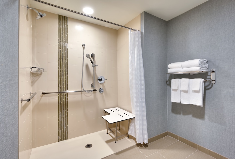 Hyatt Place Anchorage-Midtown 7/39