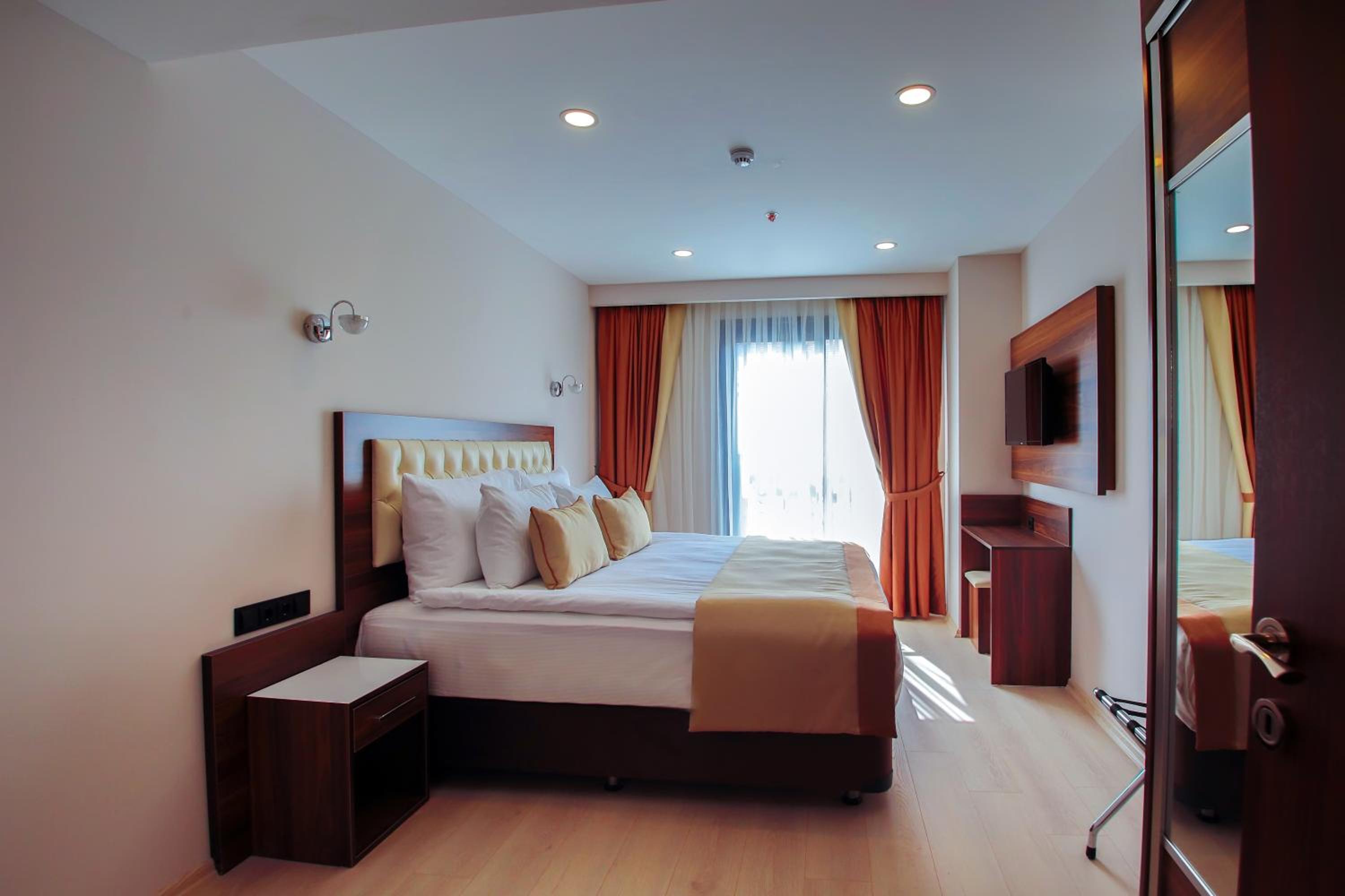 Family suite, Hotel Paris Prestige 2/3