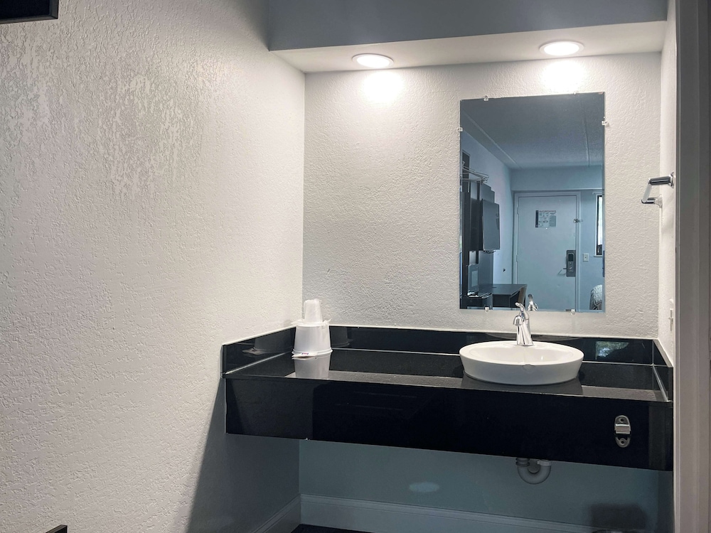 Motel6 Memphis, TN - Downtown 57/58