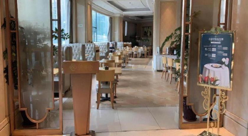 Vienna International Hotel (Chengdu Global Center New Convention & Exhibition) 40/47