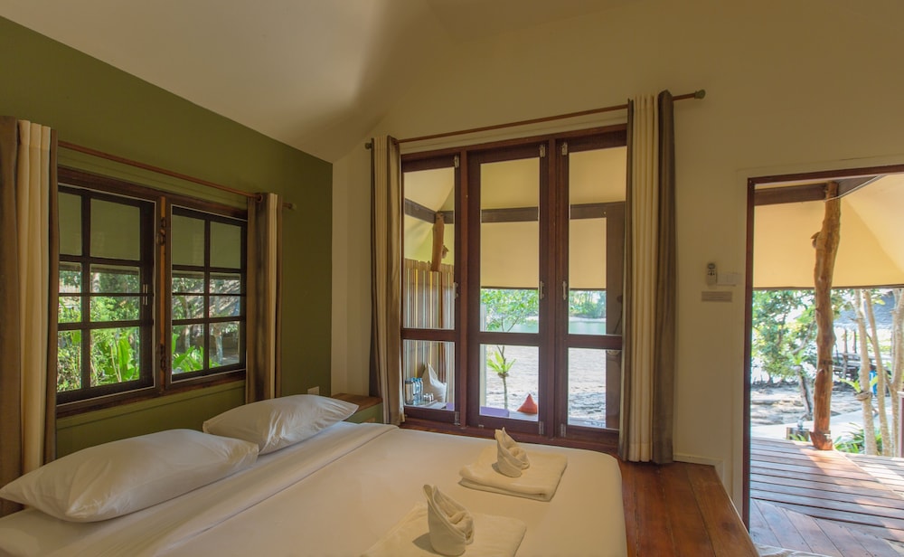 Captain Hook Resort Koh Kood 50/66