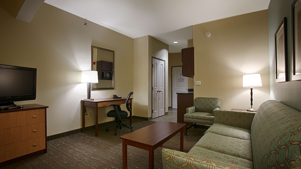 Best Western Plus Texarkana Inn & Suites 18/29