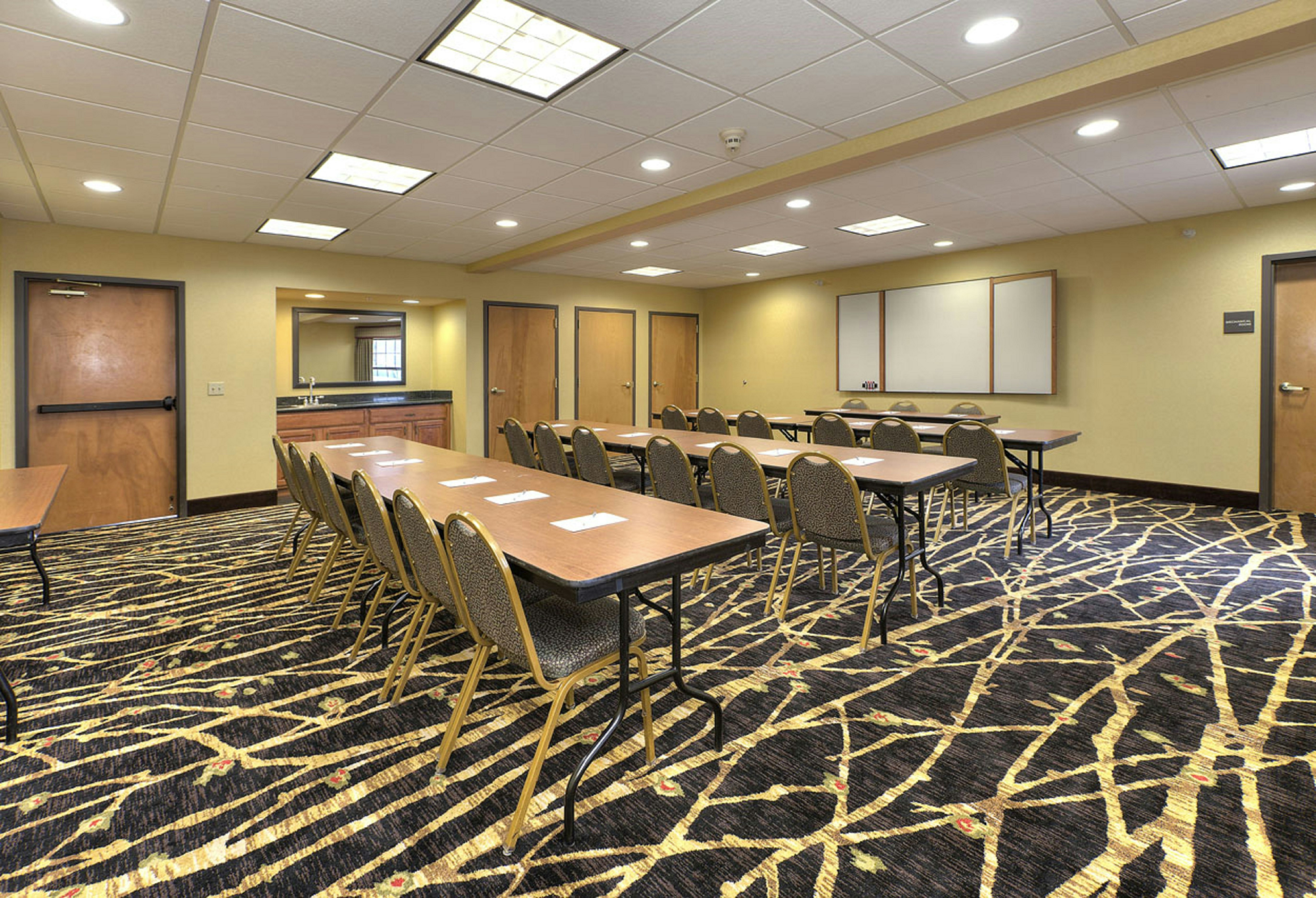 Hampton Inn & Suites by Hilton Petoskey 67/75
