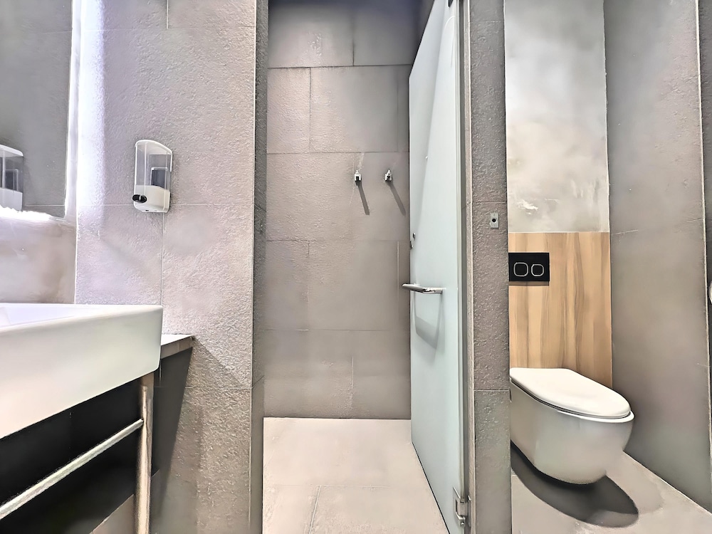 Futura Boutique Hostel 66/70