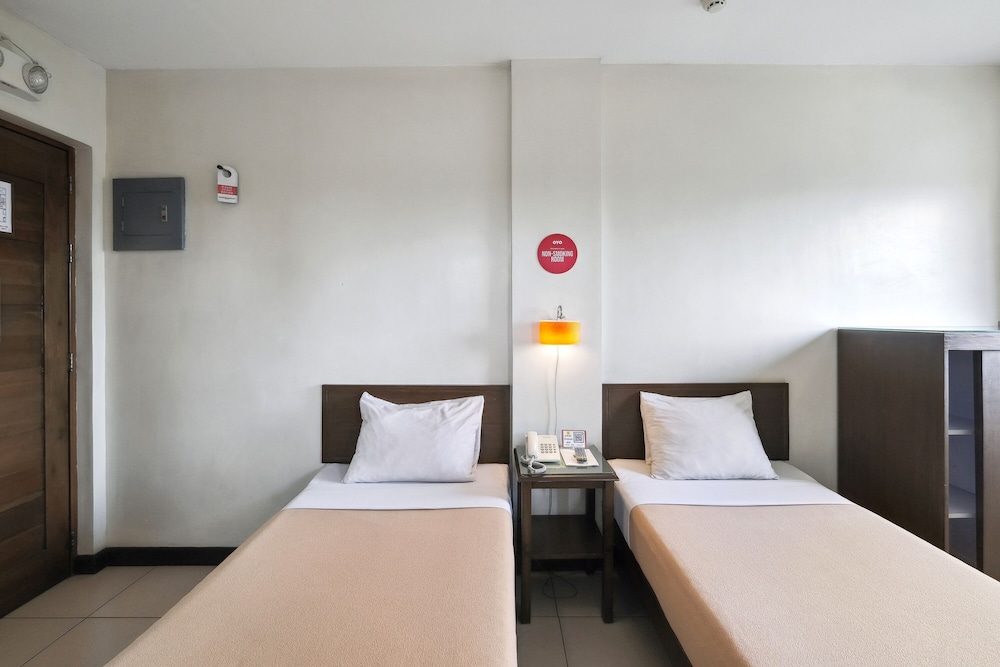 Governor Forbes Inn - Manila City Center by ZUZU 12/31