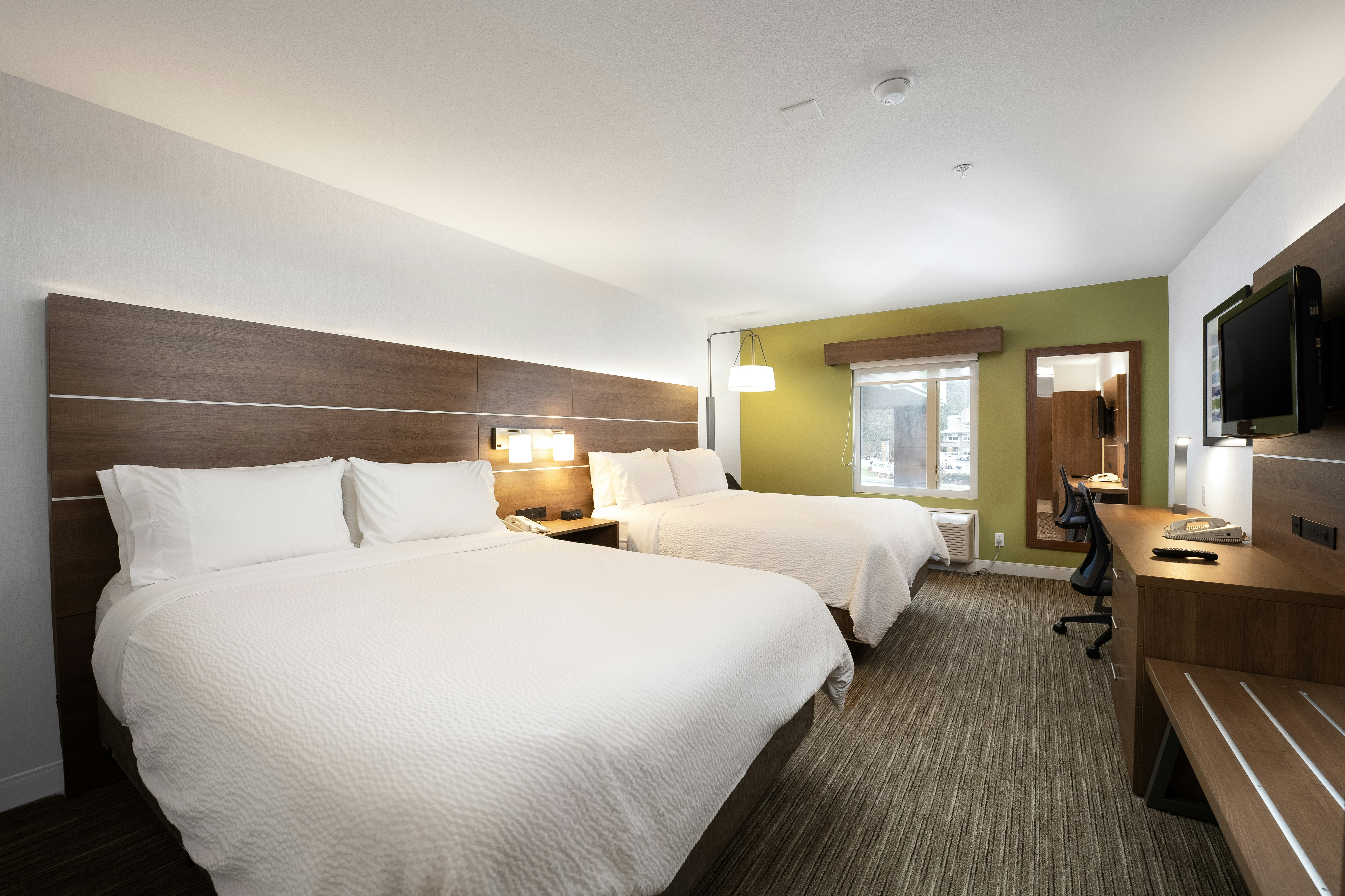 Holiday Inn Express Suites Surrey 9/50