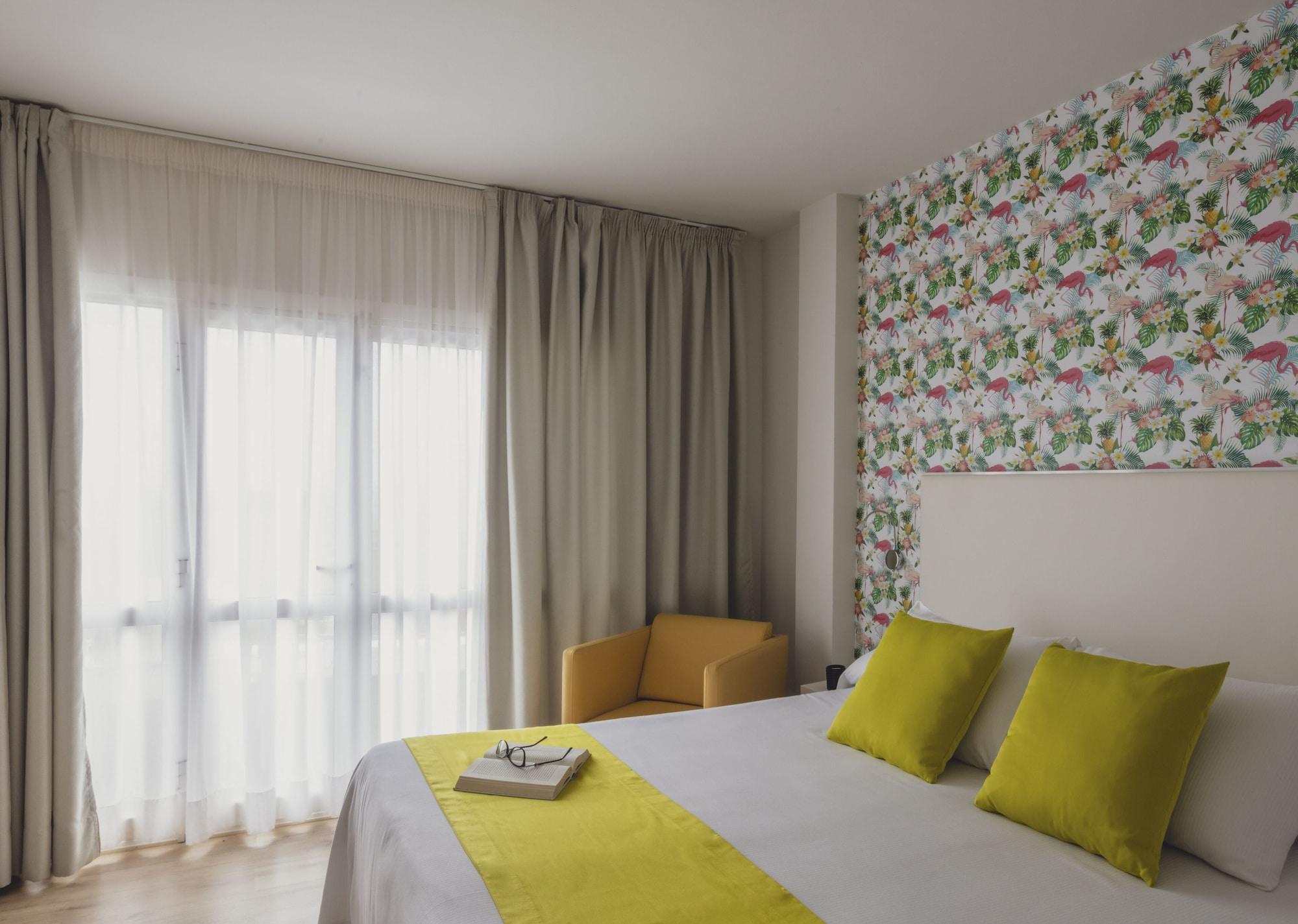 2 Bedrooms, Premium, Apartment, Single