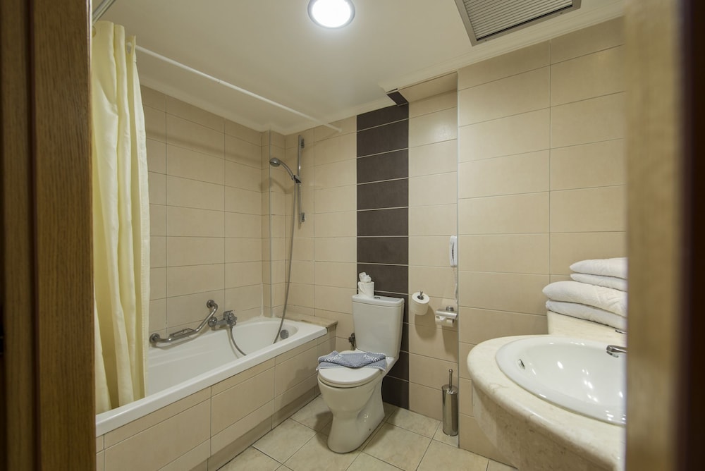 Manousos City Hotel 48/50