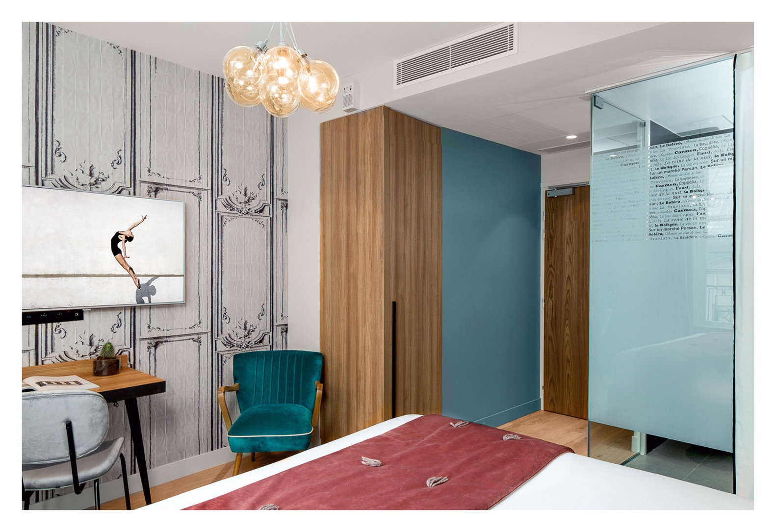 Lyric Opera Hotel 6/35