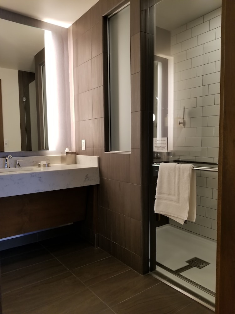 The Hotel Landing 7/57