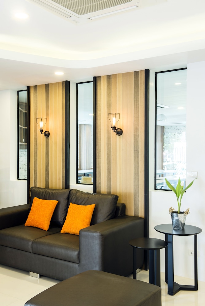 The Circle Hotel 52/64