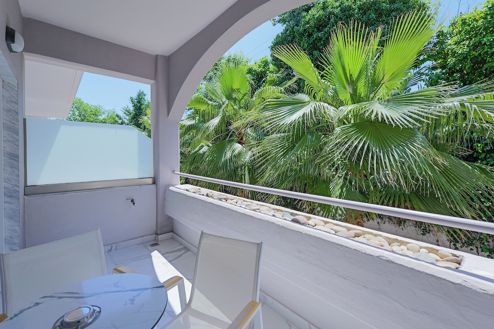 Hotel Tropical 44/72