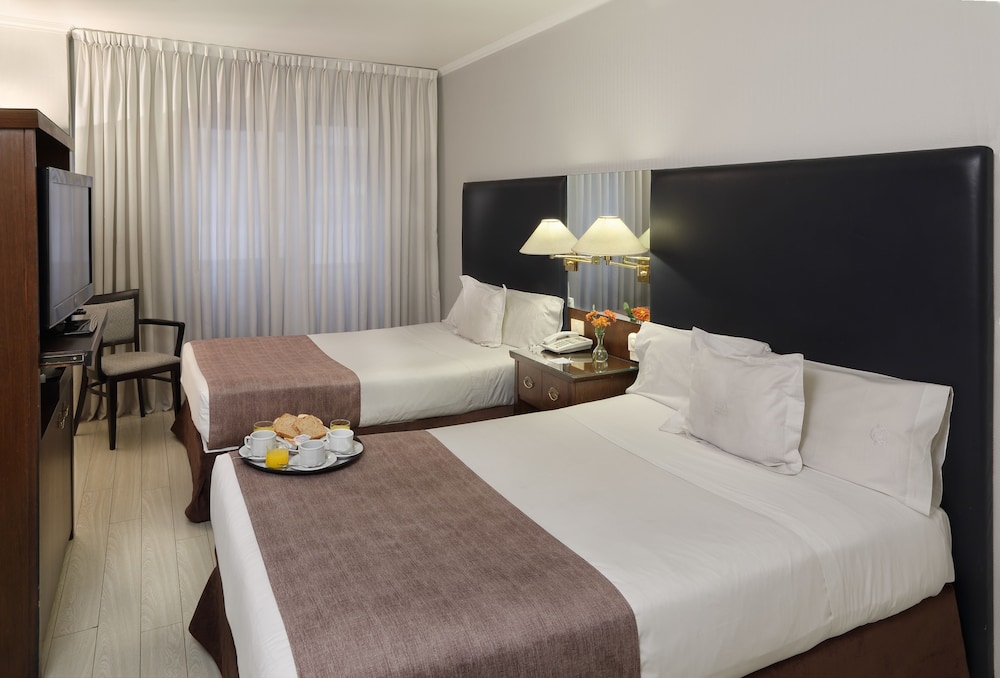 STANDARD, 2 DOUBLE BEDS