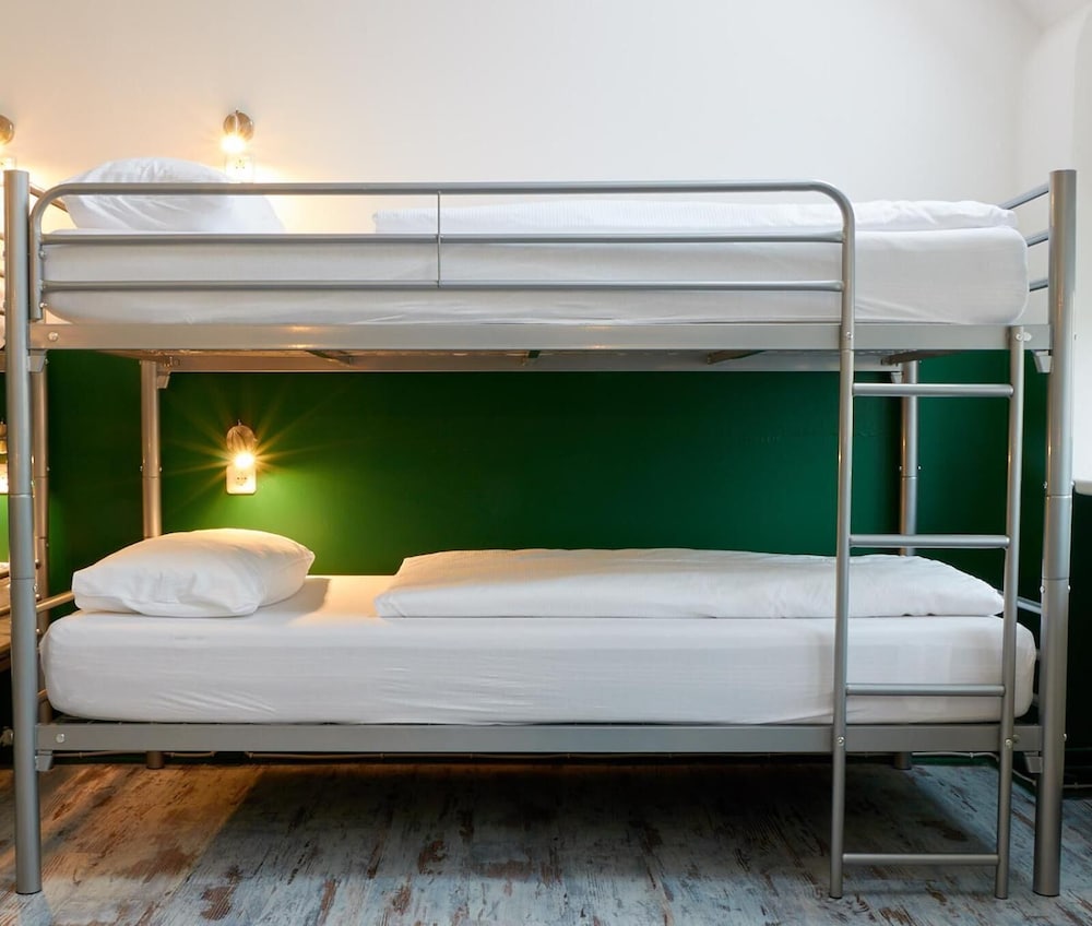 Ballhaus Berlin Hostel 34/65
