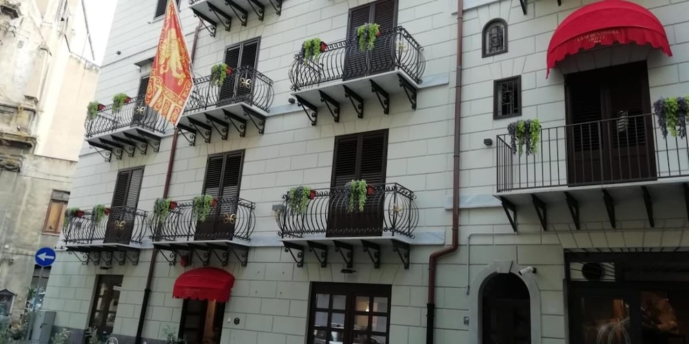 La Serenissima Hotel 1/44