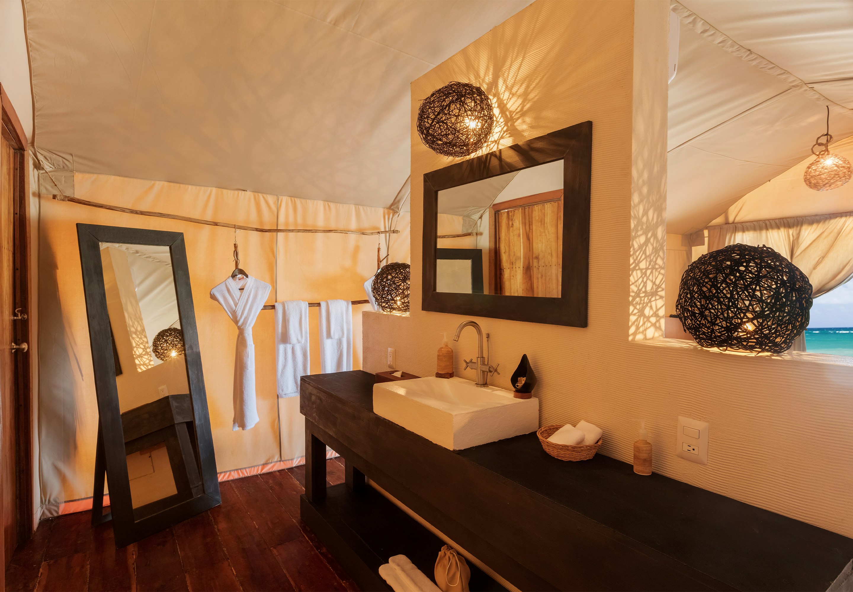 Room, Ocean Front