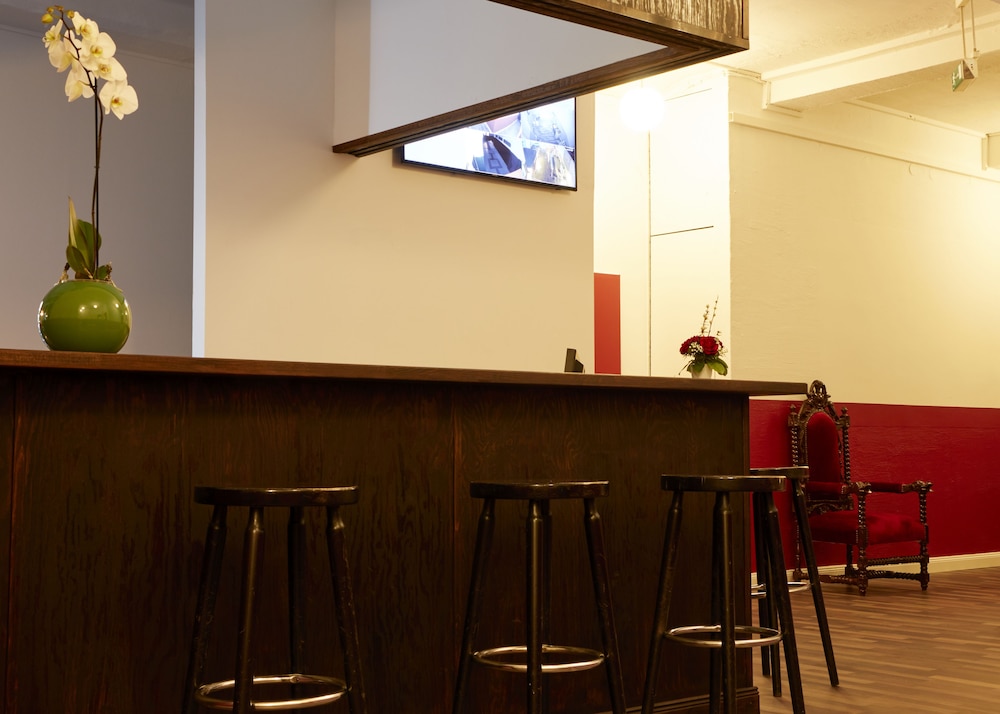Ballhaus Berlin Hostel 7/65