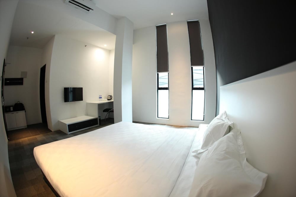 Beverly Hotel 18/52