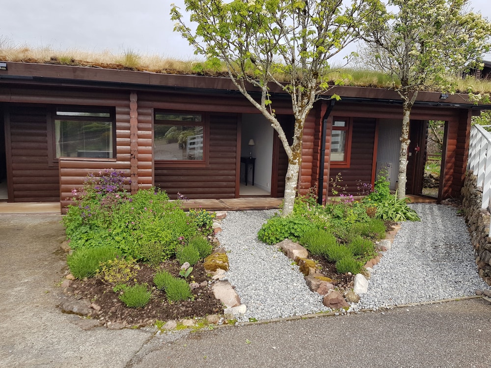 Summer Isles Hotel 43/50