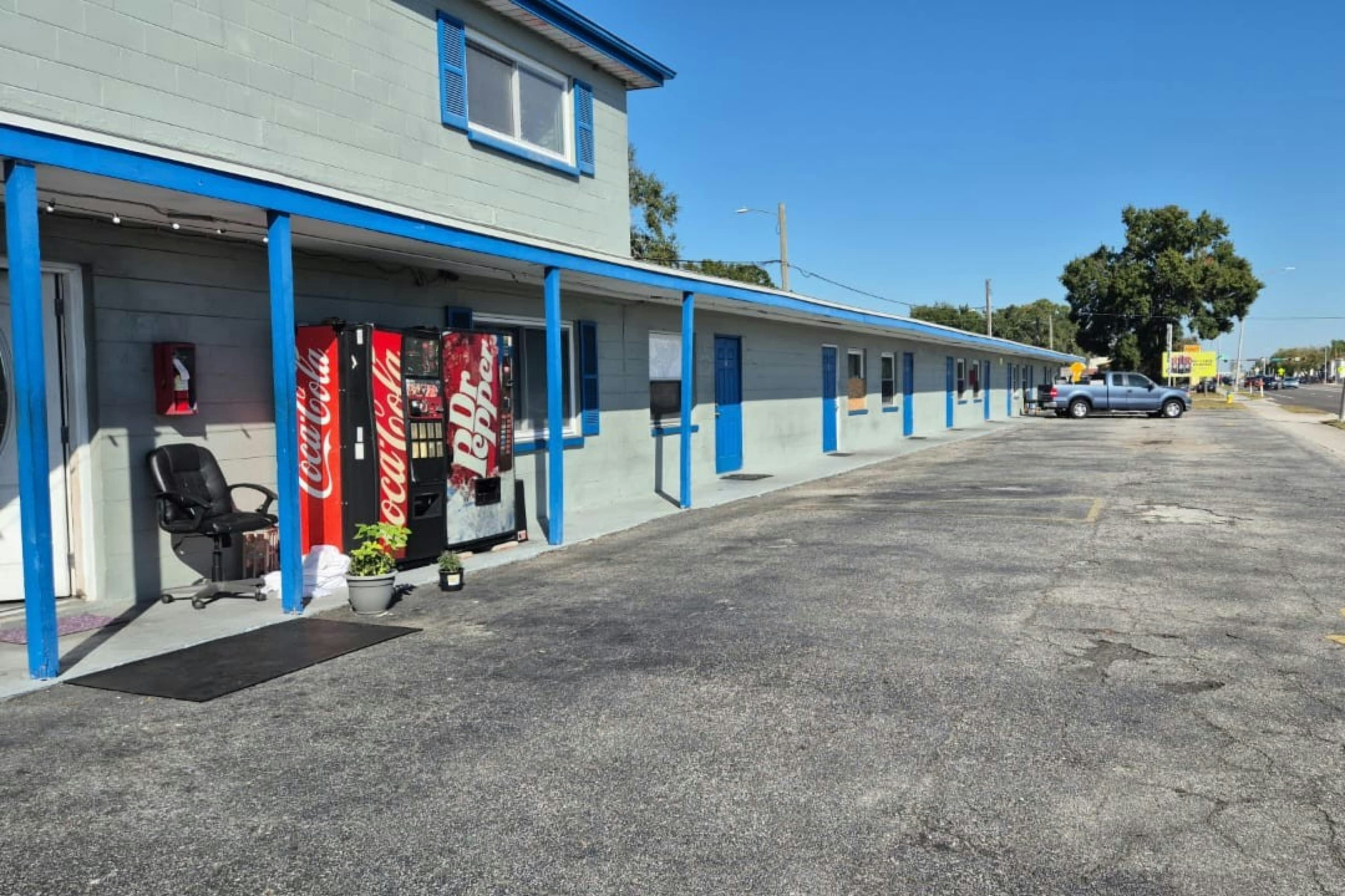 Base Motel By OYO South Tampa 22/32