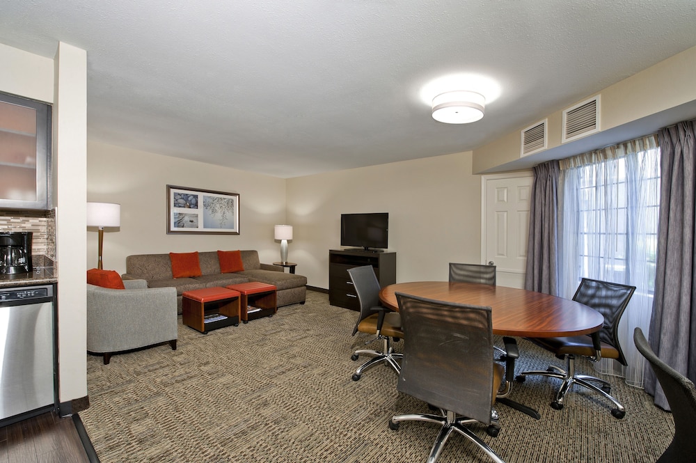 Staybridge Suites Charlotte Ballantyne 46/70