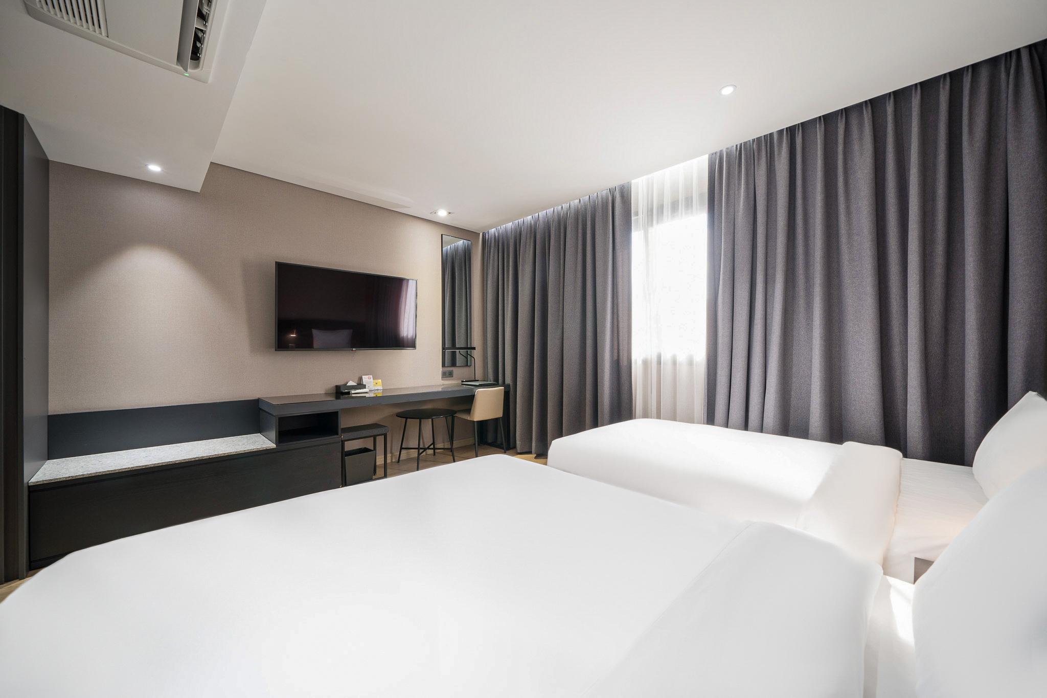 جناح بسرير كوين وسرير فردي، Rivertain Hotel Gyeongju 2/2