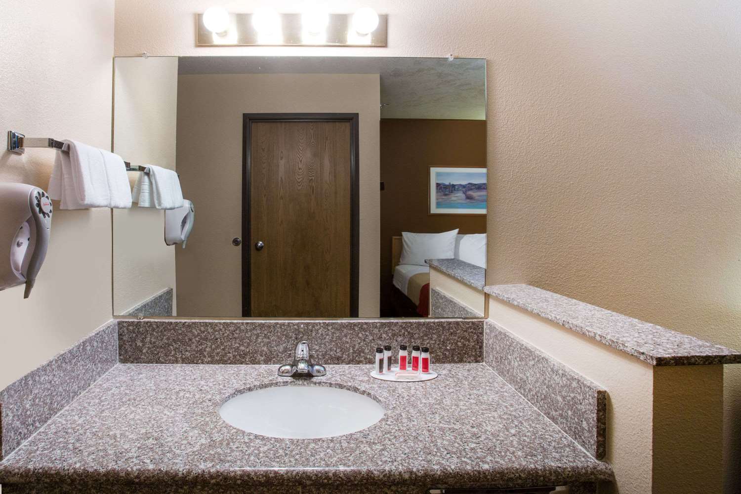 Days Inn by Wyndham Hurricane/Zion National Park Area 29/29
