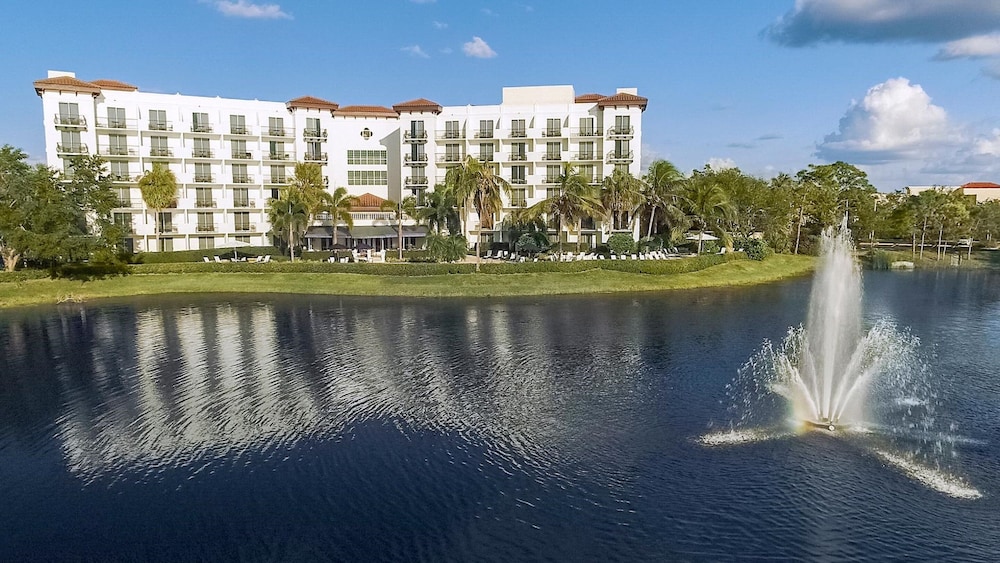 Inn At Pelican Bay 63/67