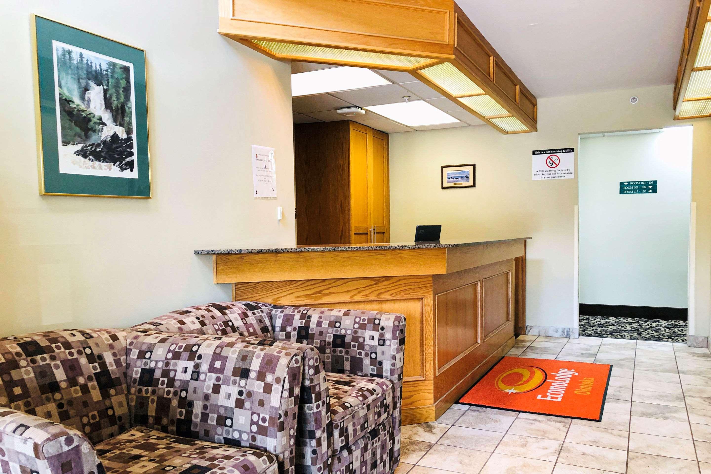 Econo Lodge Okotoks 5/17