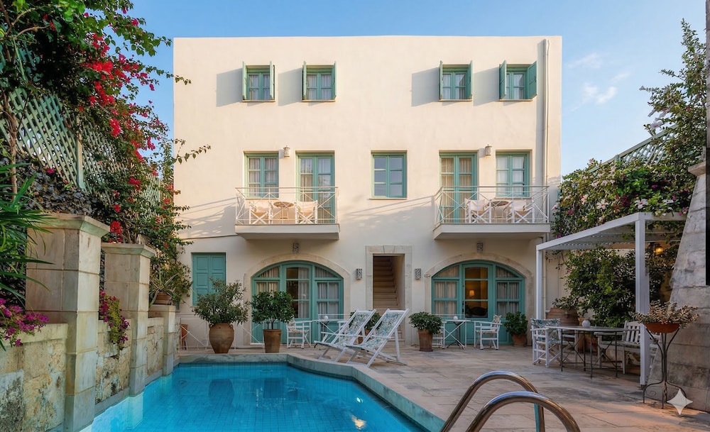 Mythos Suites Hotel 3/68