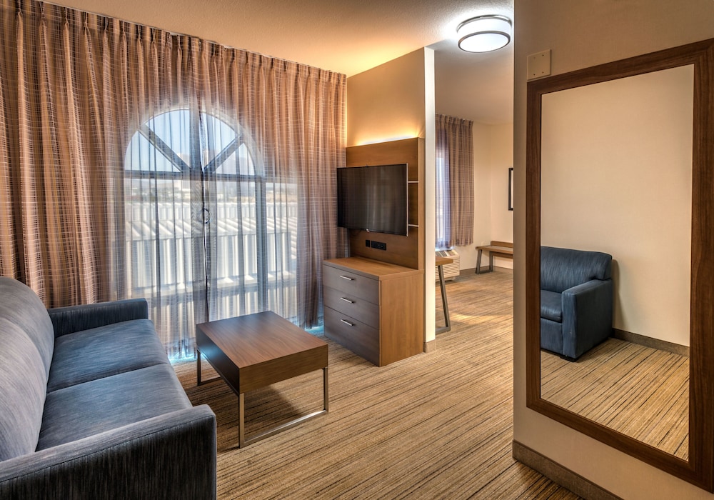 Holiday Inn Express Hotel Suites Reno Airport 34/51
