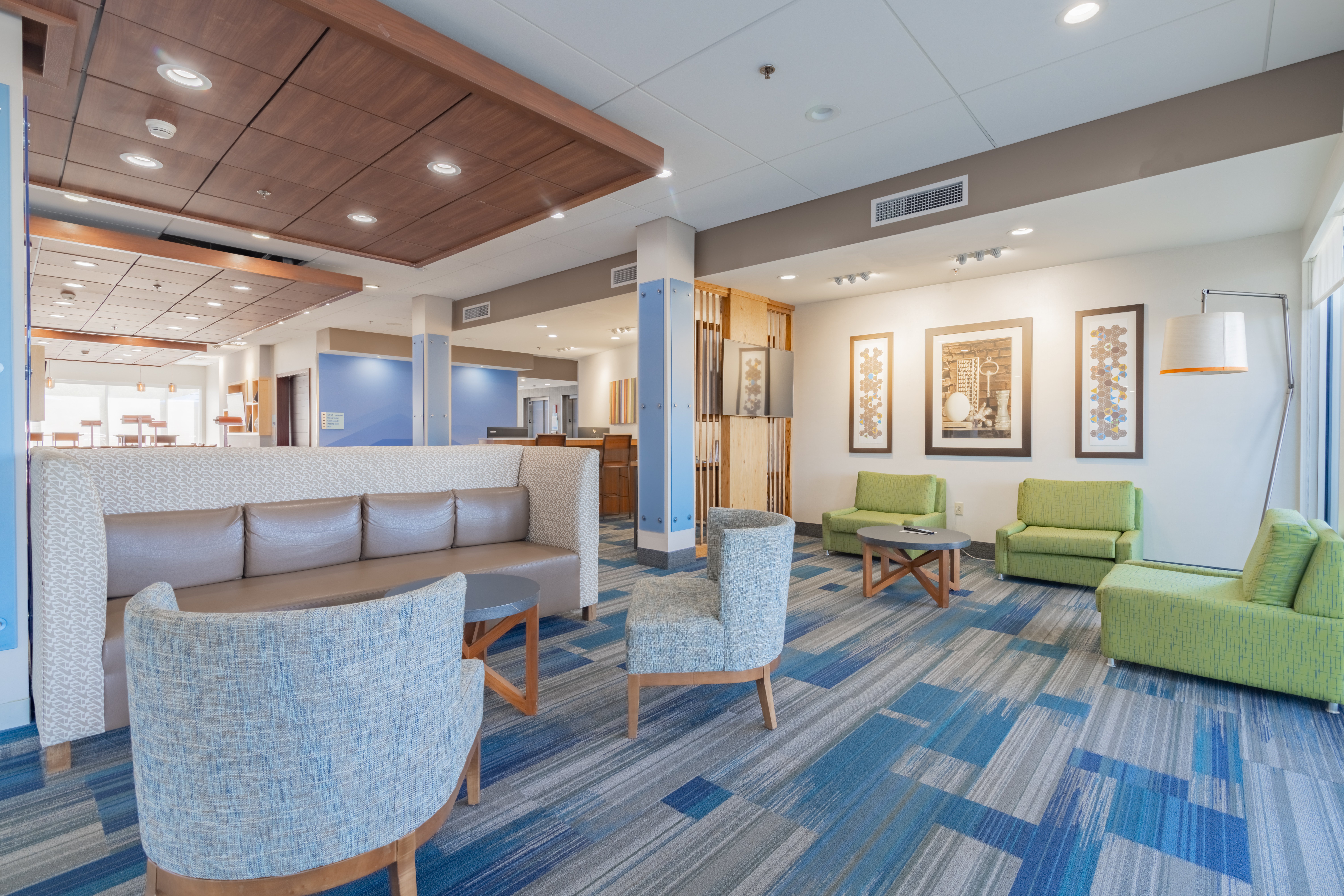 Holiday Inn Express & Suites Marion 34/65
