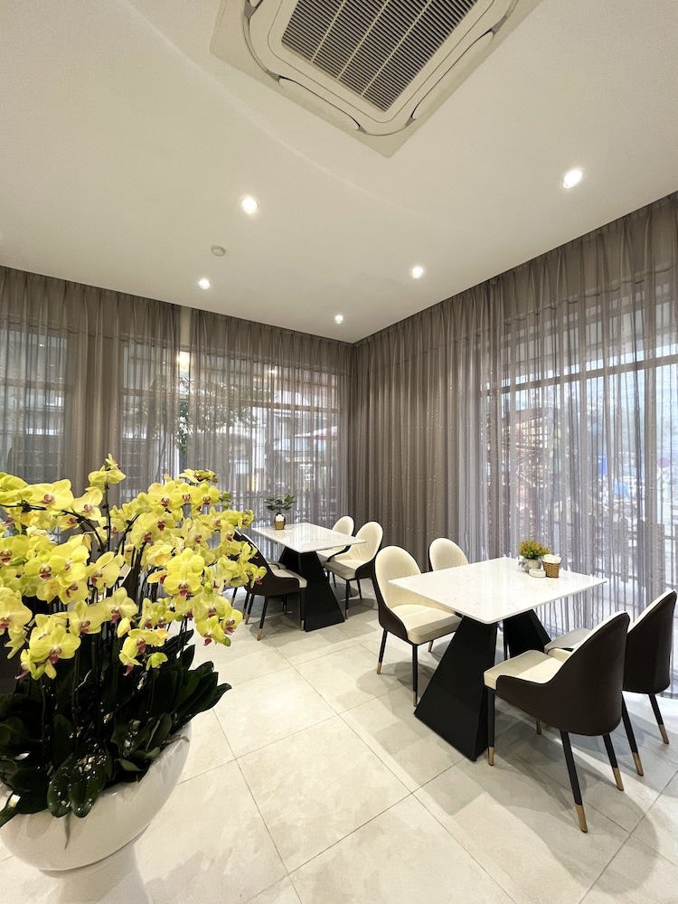 Mango Hotel Hanoi 33/50