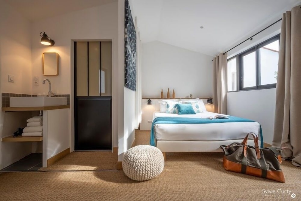 Accostage Hotel 22/63