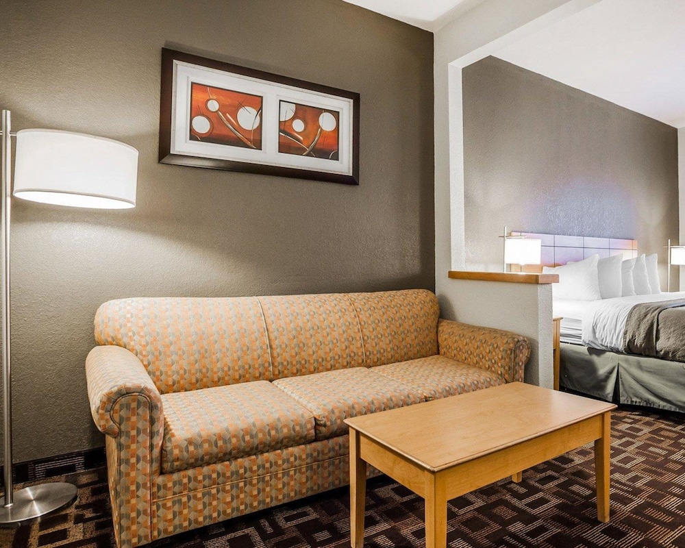 Quality Inn & Suites Des Moines Airport 24/50