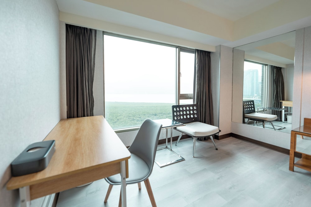 See S Revert Hotel 42/53