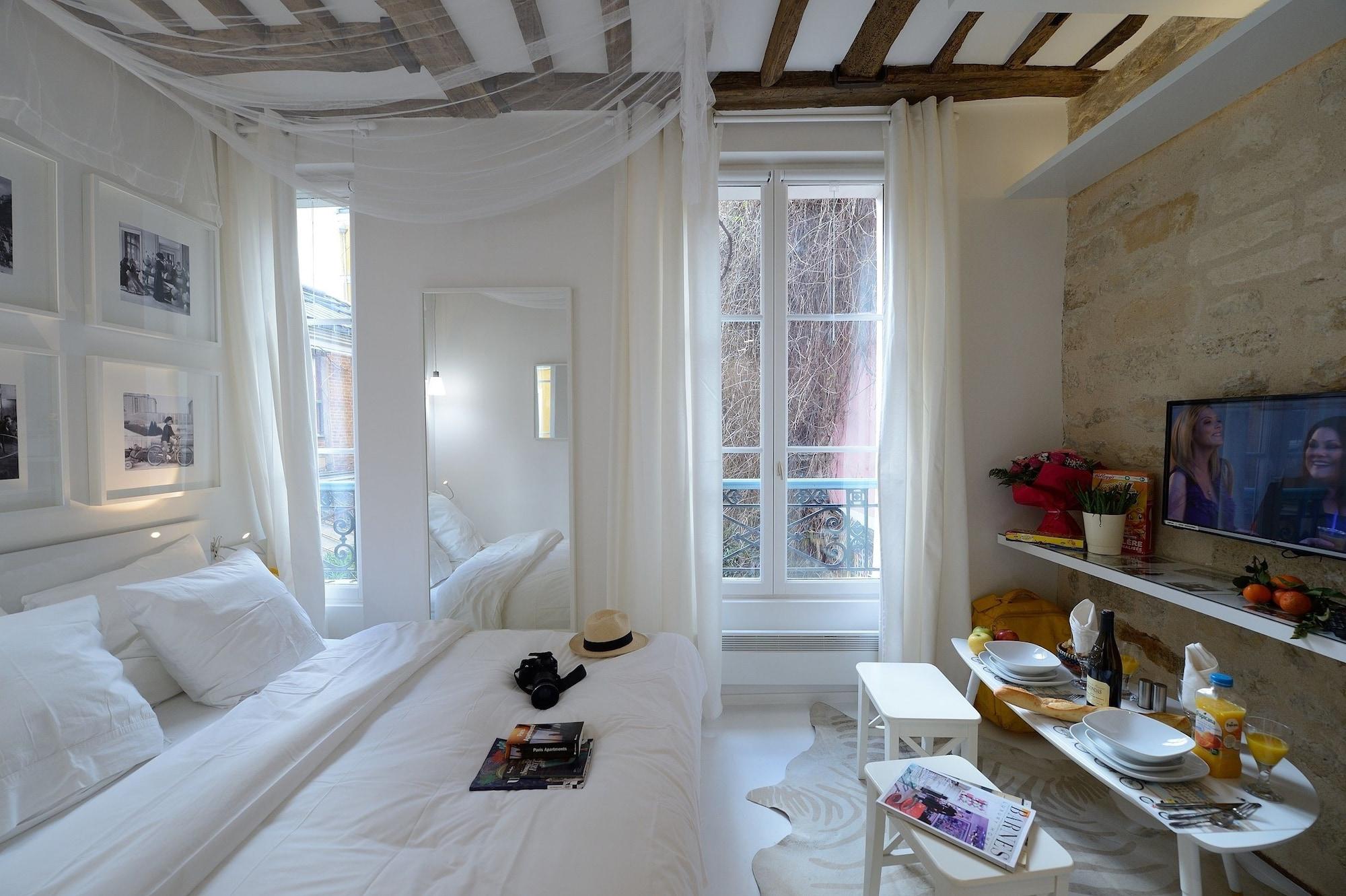 White, Studio