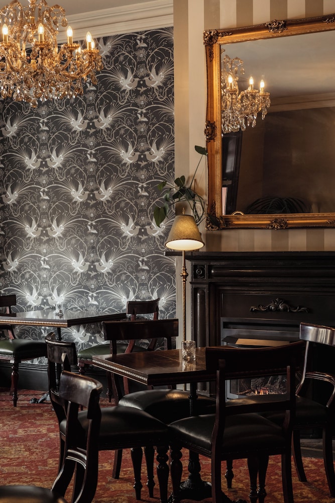 Hadleys Orient Hotel 34/47